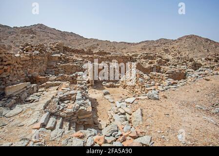 Blick auf alte verlassene Ruinen römischer Steinbruchhäuser Bei Mons Claudianus in der östlichen Wüste Ägyptens Stockfoto