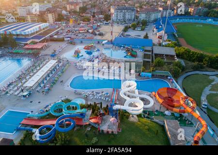 Jagodina Drohnenansicht, Serbien Luftaufnahme. Sommertag Stockfoto