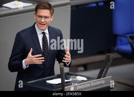 Berlin, Deutschland. April 2021. Johannes Steiniger (CDU) spricht im Bundestag zum Thema Familienpolitik. Quelle: Christophe Gateau/dpa/Alamy Live News Stockfoto