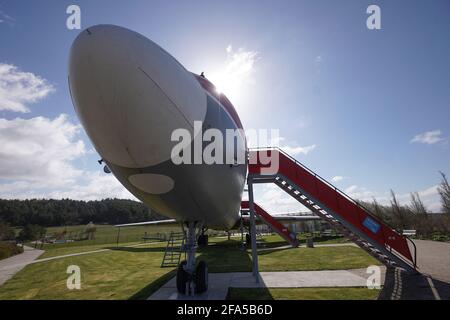 Gollenberg, Deutschland. April 2021. Die 'Lady Agnes', eine Iljuschin 62 der Airline Interflug, steht auf dem Flugplatz Stölln/Rhinow. Das 1973 gebaute Passagierflugzeug war am 23. Oktober 1989 auf einer nur 800 Meter langen Landebahn gelandet. Quelle: Jörg Carstensen/dpa/Alamy Live News Stockfoto