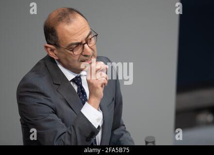 Berlin, Deutschland. April 2021. Grigorios Aggelidis (FDP) spricht im Bundestag zum Thema Familienpolitik. Quelle: Christophe Gateau/dpa/Alamy Live News Stockfoto