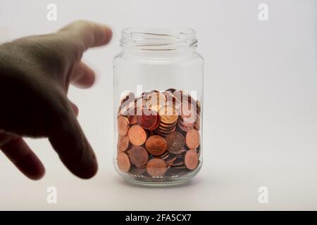 Eurocents im Glas. Stockfoto