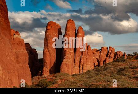 Die roten sandsteinfinnen sind Teil des Arches National Park, der Fiery Furnace genannt wird. Es liegt in der Nähe von Moab, Utah, USA. Stockfoto