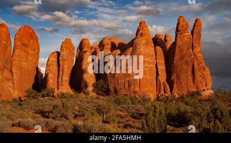 Die roten sandsteinfinnen sind Teil des Arches National Park, der Fiery Furnace genannt wird. Es liegt in der Nähe von Moab, Utah, USA. Stockfoto