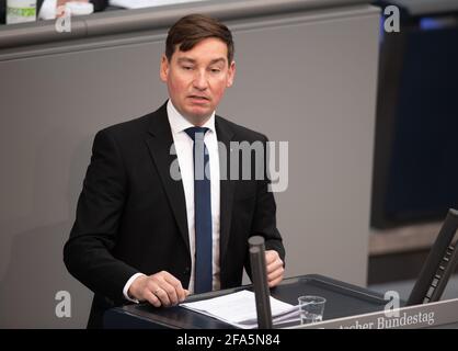 Berlin, Deutschland. April 2021. Sebastian Hartmann (SPD) spricht im Bundestag über die Sicherheit von informationstechnischen Systemen. Quelle: Christophe Gateau/dpa/Alamy Live News Stockfoto