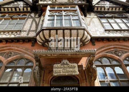 Canterbury, Kent, Großbritannien. Beaney House of Art and Knowledge - ehemals Royal Museum and Free Library - in der 18 High Street. Stockfoto