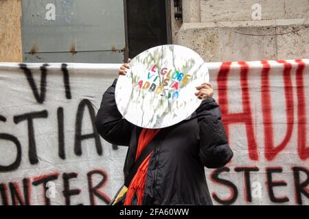 Rom, Italien. April 2021. Sit-in, das in Rom vor dem Arbeitsministerium von einer Gruppe von Unterhaltungsarbeitern organisiert wurde, die letzte Woche das Globe Theatre besetzt hatten, anlässlich eines Treffens zwischen einer Delegation von Unterhaltungsarbeitern und dem Arbeitsminister. (Foto von Matteo Nardone/Pacific Press) Quelle: Pacific Press Media Production Corp./Alamy Live News Stockfoto