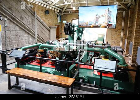 Der Dampfpumpenmotor im Motorraum für die London Tower Bridge, London, England, Großbritannien Stockfoto