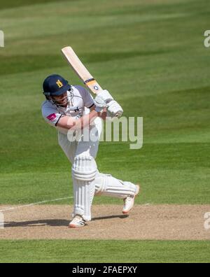 Edgbaston, Birmingham, Großbritannien. April 2021. Matt Lamb von Warwickshire hat sich in einem LV= Insurance County Championship-Spiel zwischen Warwickshire und Essex geschlagen. Quelle: Nigel Parker/Alamy Live News Stockfoto