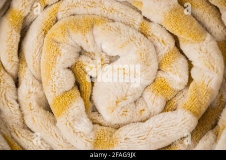 Flauschig weich gelbes Karli. Zubehör für zu Hause. Stockfoto