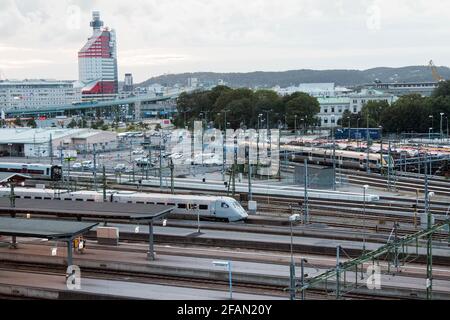 Bahngleise, Züge am Hauptbahnhof von Göteborg in der Stadt Göteborg. Stockfoto