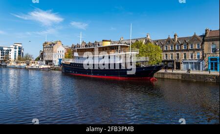 Umgebautes schwimmendes Hotelschiff, Ocean Mist, The Shore, Leith, Edinburgh, Schottland, Großbritannien Stockfoto