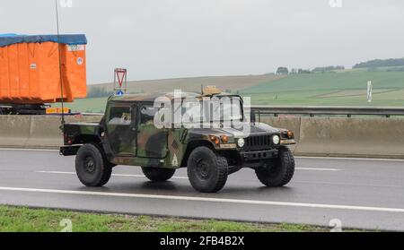 neulengbach, österreich, 29. Mai 2019, Hummer h1 bei einem amerikanischen Militärkonvoi auf der österreichischen Highwax a1 westauta Stockfoto