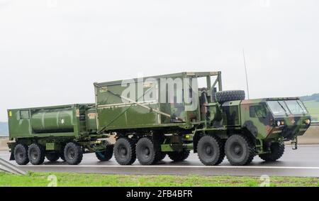 neulengbach, österreich, 29. Mai 2019, oskosh pls 8x8 bei einem amerikanischen Militärkonvoi auf der österreichischen Autobahn a1 westautobu Stockfoto