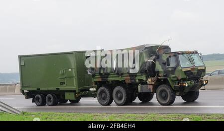 neulengbach, österreich, 29. Mai 2019, Armeelaufwagen bei einem amerikanischen Militärkonvoi auf der österreichischen Autobahn a1 westauta Stockfoto