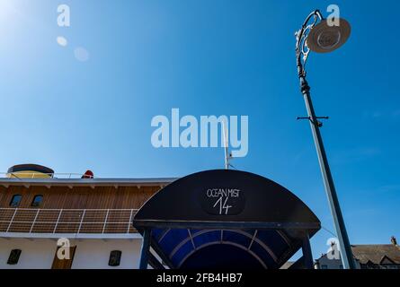 Umgebautes schwimmendes Hotelschiff, Ocean Mist, The Shore, Leith, Edinburgh, Schottland, Großbritannien Stockfoto