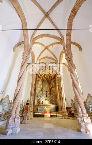 Das Innere der Igreja de Jesus (Jesus-Kirche) aus dem 15. Jahrhundert wurde 1494 vom Architekten Diogo Boitaca entworfen. Es ist eine der Tannen Stockfoto