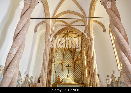 Das Innere der Igreja de Jesus (Jesus-Kirche) aus dem 15. Jahrhundert wurde 1494 vom Architekten Diogo Boitaca entworfen. Es ist eine der Tannen Stockfoto