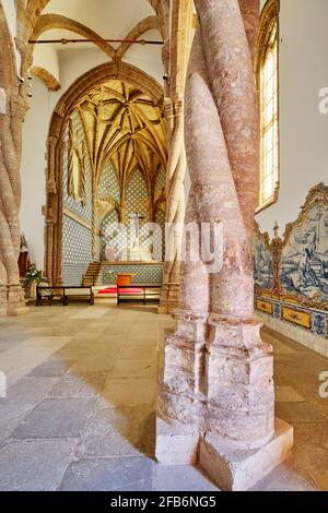 Das Innere der Igreja de Jesus (Jesus-Kirche) aus dem 15. Jahrhundert wurde 1494 vom Architekten Diogo Boitaca entworfen. Es ist eine der Tannen Stockfoto