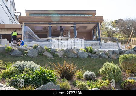 Carbis Bay, Cornwall, 23. April 2021, im Carbis Bay Hotel and Estate, das berühmt geworden ist, als Gastgeber des G7-Gipfels, finden umfangreiche Renovierungsarbeiten statt. Kredit: Keith Larby/Alamy Live Nachrichten Stockfoto