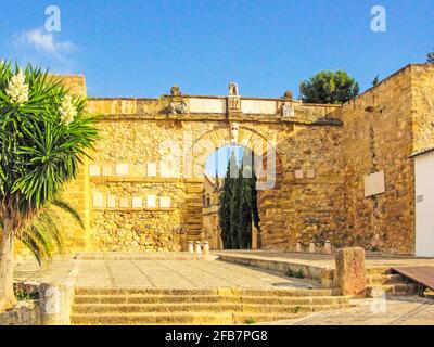 Historisches Tor Arco de los Gigantes in Antequera, Malaga, Andalusien, Spanien Stockfoto