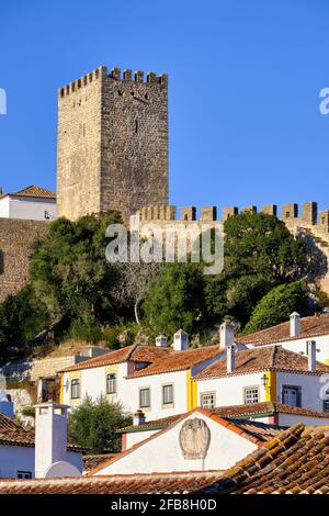 Obidos und das Schloss. Ein traditionelles mittelalterliches Dorf, das im 12. Jahrhundert in die Moore gebracht wurde. Portugal Stockfoto