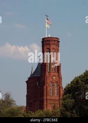 Das ikonische Smithsonian Institution Building in der Nähe der National Mall in Washington, D.C. trägt den Spitznamen „The Castle“. Es wurde 1855 fertiggestellt. Stockfoto