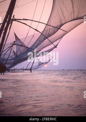 Traditionelle Fischernetze, Kochi (Cochin) Kerala Staat, Republik Indien Stockfoto