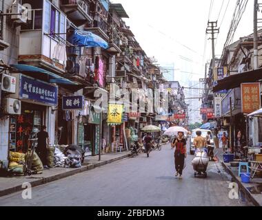 Straßenszene, Huangpu District, Shanghai, Volksrepublik China Stockfoto