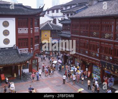 Geschäfte und Teehäuser, Yu (Yuyuan) Garten, Huangpu Qu, Shanghai, Volksrepublik China Stockfoto