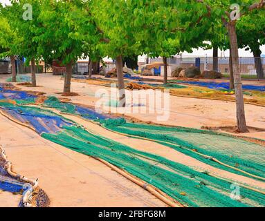 Fischernetze Trocknen In Cambrils Hafen Katalonien Spanien Stockfoto