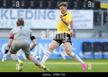 BREDA, NIEDERLANDE - 23. APRIL: Sydney van Hooijdonk von NAC Breda während des niederländischen Keukenkampioendivision-Spiels zwischen NAC Breda und Excelsior in Rat Stockfoto