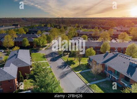 Luftaufnahme städtische Landschaft auf Wohnkomplex kleine amerikanische Stadt Stockfoto