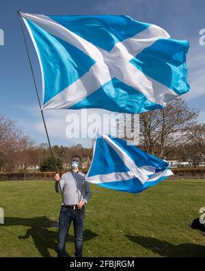 Inverness, Schottland, Großbritannien. April 2021. IM BILD: Alex Salmond will stellt Alba-Kandidaten vor: Kirk Torrance, Craig Berry, Josh Robertson und Judith Reid. Vor der Einführung sagte Herr Salmond: „Ich freue mich, ein starkes Team talentierter und engagierter Kandidaten vorstellen zu können, die alle fest in ihren lokalen Gemeinschaften verwurzelt sind. „ALBA hat diese Woche mit dem Start unseres Manifests gezeigt, dass wir die Ideen haben, um die wirtschaftliche Erholung in den Highlands und Inseln anzukurbeln. Quelle: Colin Fisher/Alamy Live News Stockfoto