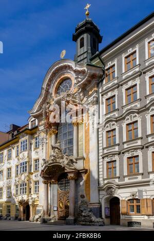 Deutschland, Bayern, München, Asam-Haus und spätbarocke Asam-Kirchenfassaden Stockfoto