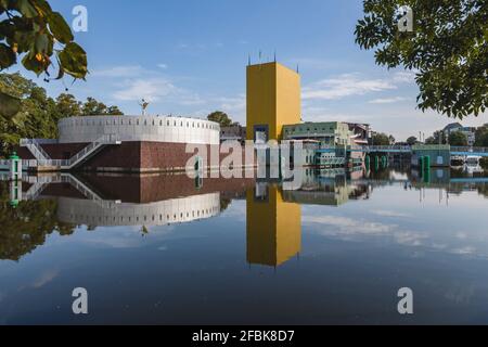 Niederlande, Groningen, Groninger Museum im Verbindingskanaal Stockfoto