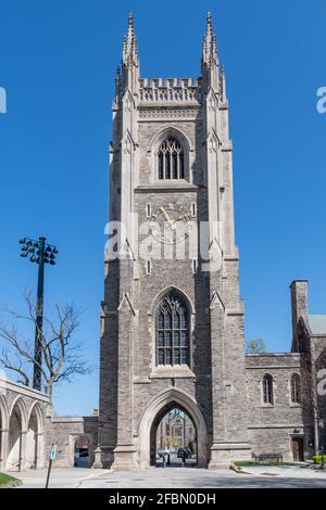 Soldiers' Tower ist ein Glockenturm an der Universität von Toronto auf dem Saint George Campus (ehemals King's College). Der Turm erinnert an mich Stockfoto