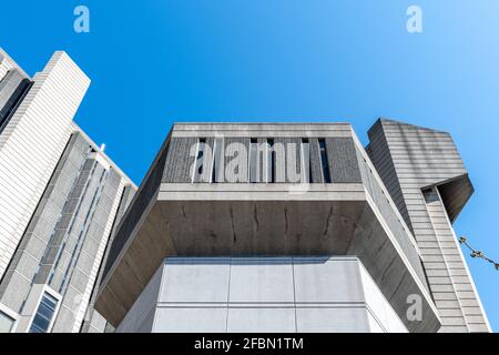 Die brutalistische Architektur der John P. Robarts Research Library, die gemeinhin als Robarts Library bezeichnet wird Stockfoto