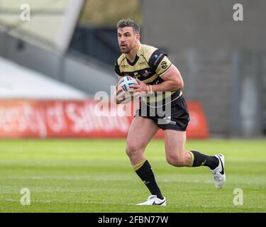 Tyrone McCarthy (21) von Leigh Centurions läuft mit dem Ball Stockfoto