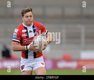 Eccles, Großbritannien. April 2021. Chris Atkin (18) von Salford Red Devils läuft mit dem Ball in Eccles, Vereinigtes Königreich am 4/23/2021. (Foto von Simon Whitehead/News Images/Sipa USA) Quelle: SIPA USA/Alamy Live News Stockfoto