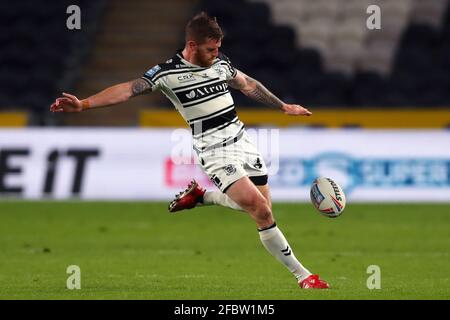 Hull, England. Freitag, 23. April 2021. Marc Sneyd vom Hull FC tritt beim Betfred Super League-Spiel zwischen Hull FC und Wakefield Trinity im KCOM Stadium an. (Ashley Allen/Alamy Live News. Stockfoto