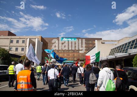 Rom, Italien. April 2021. Demonstranten vor dem Hauptsitz von Alitalia in der Nähe des Flughafens Fiumicino (Foto: Matteo Nardone/Pacific Press) Quelle: Pacific Press Media Production Corp./Alamy Live News Stockfoto