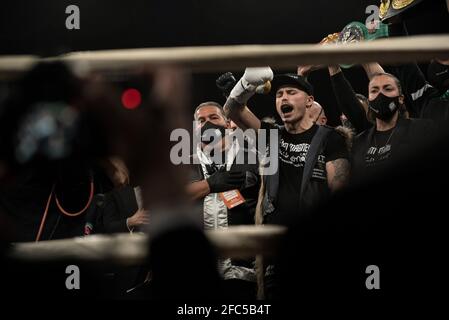 Zagarolo, Italien. April 2021. Michael Magnesi während der italienischen Hymne während der Super Feather IBO 2021 Weltmeisterschaft - Michael Magnesi vs Khamyle Bulana, Boxen in Zagarolo, Italien, April 23 2021 Quelle: Independent Photo Agency/Alamy Live News Stockfoto