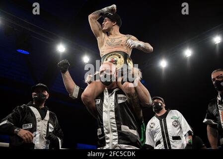Zagarolo, Italien. April 2021. Michael Magnesi bestätigt IBO-Weltmeister für Super-Federgewichte während der Super Feather IBO 2021-Weltmeisterschaft - Michael Magnesi vs Khamyle Bulana, Boxen in Zagarolo, Italien, April 23 2021 Quelle: Independent Photo Agency/Alamy Live News Stockfoto