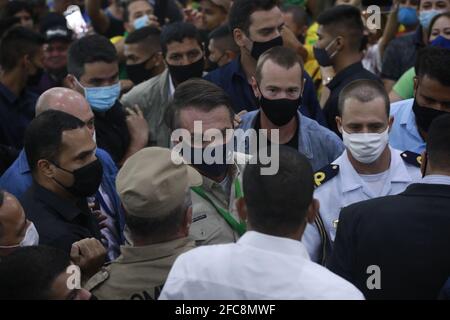 Manaus, AM 2021/23/04 - Präsident Jair Bolsonaro ignoriert Maßnahmen der sozialen Distanz und den Einsatz von Masken, um die covid-19 zu verhindern. Foto: Danilo Mello Stockfoto