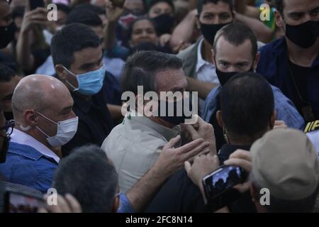 Manaus, AM 2021/23/04 - Präsident Jair Bolsonaro ignoriert Maßnahmen der sozialen Distanz und den Einsatz von Masken, um die covid-19 zu verhindern. Foto: Danilo Mello Stockfoto