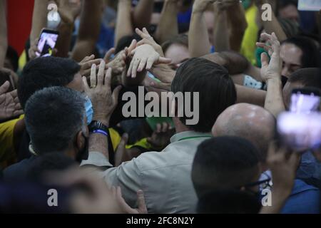 Manaus, AM 2021/23/04 - Präsident Jair Bolsonaro ignoriert Maßnahmen der sozialen Distanz und den Einsatz von Masken, um die covid-19 zu verhindern. Foto: Danilo Mello Stockfoto