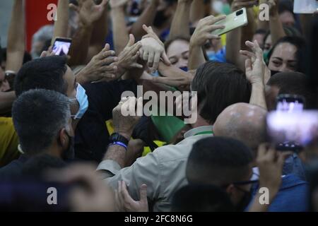 Manaus, AM 2021/23/04 - Präsident Jair Bolsonaro ignoriert Maßnahmen der sozialen Distanz und den Einsatz von Masken, um die covid-19 zu verhindern. Foto: Danilo Mello Stockfoto