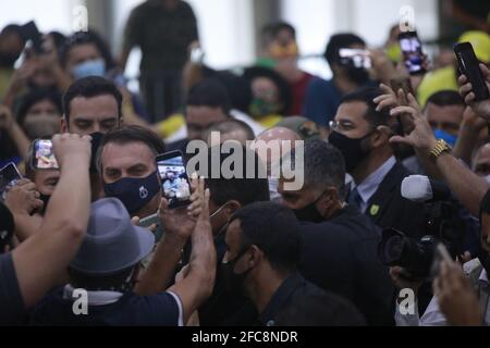 Manaus, AM 2021/23/04 - Präsident Jair Bolsonaro ignoriert Maßnahmen der sozialen Distanz und den Einsatz von Masken, um die covid-19 zu verhindern. Foto: Danilo Mello Stockfoto