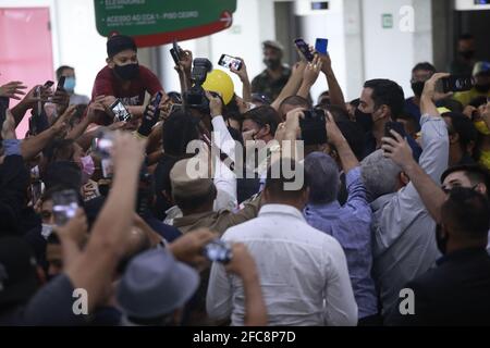 Manaus, AM 2021/23/04 - Präsident Jair Bolsonaro ignoriert Maßnahmen der sozialen Distanz und den Einsatz von Masken, um die covid-19 zu verhindern. Foto: Danilo Mello Stockfoto